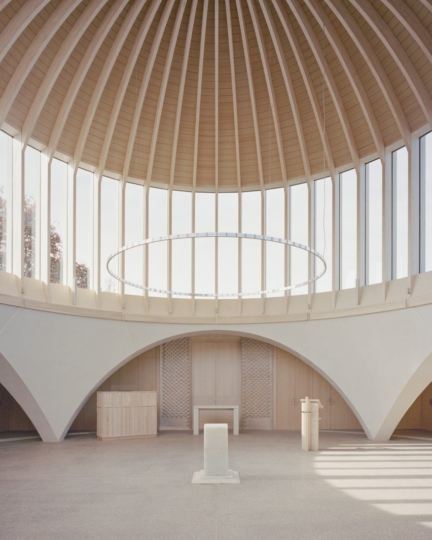 James Gorst Architects'in Sürdürülebilir Ahşap Çerçeveli Tapınağı