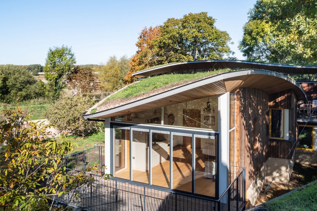 Passivhaus Standartları ve Yeşil Çatılı İnşa Edilmiş Bir Konut