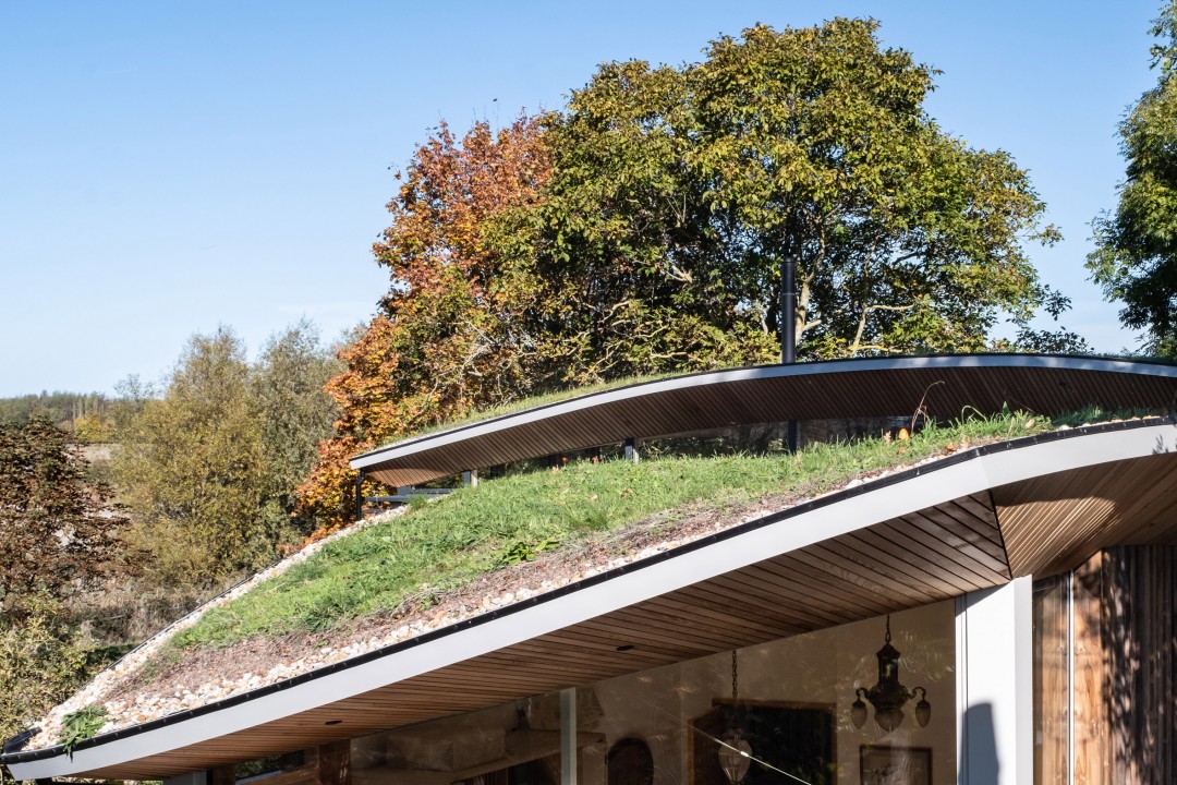 Passivhaus Standartları ve Yeşil Çatılı İnşa Edilmiş Bir Konut