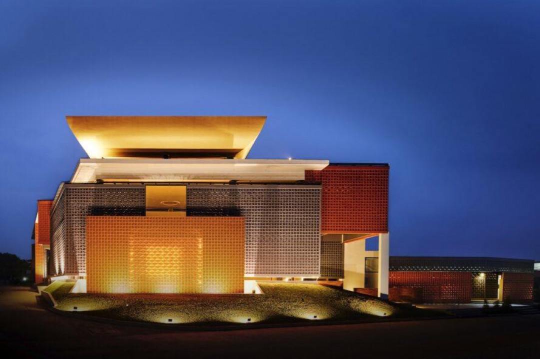 İkonik Camii Görüntüsünden Uzak