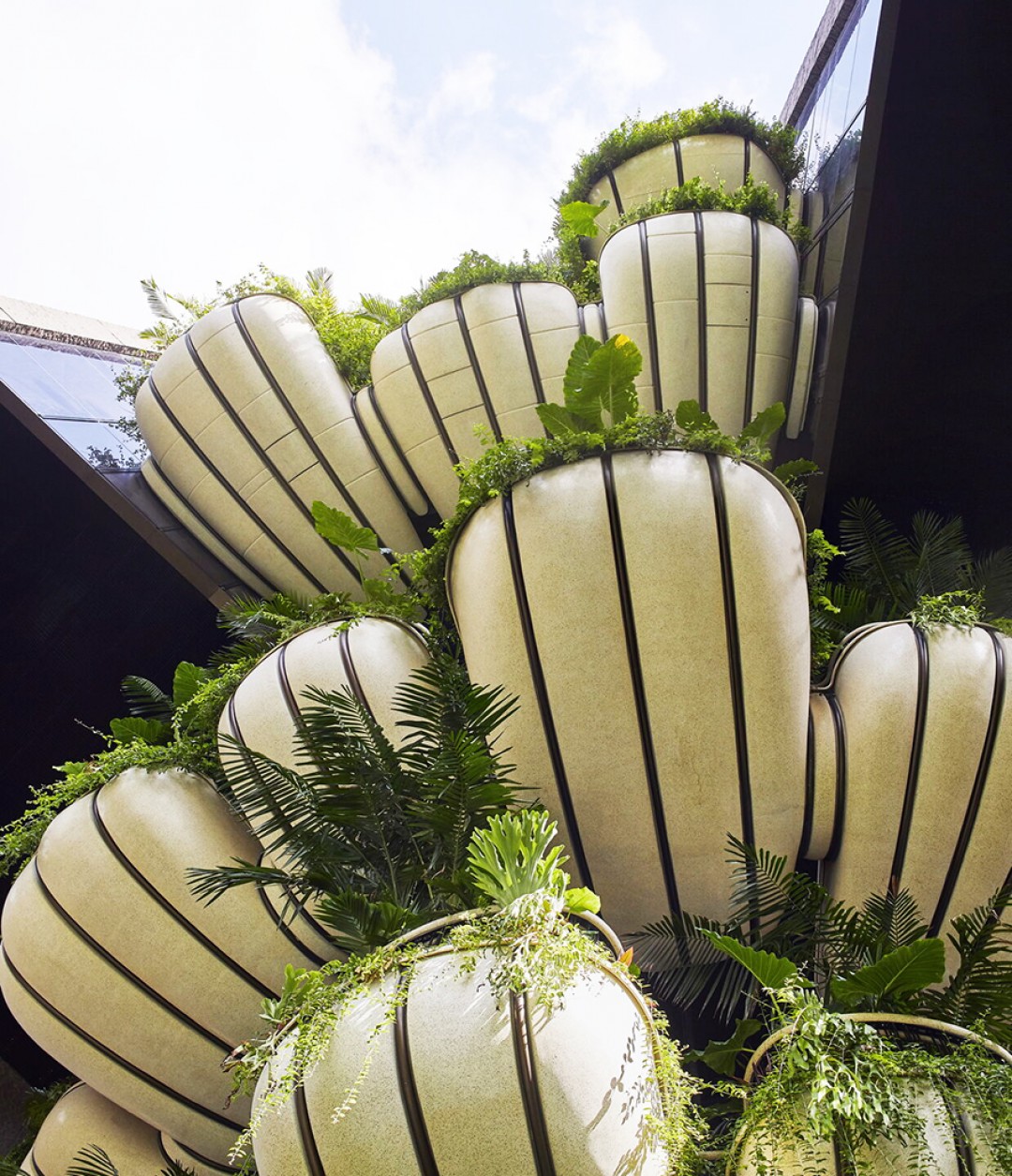 EDEN, Bir Kuleden Ziyade, Bahçe İçerisinde Bir Ev Gibi