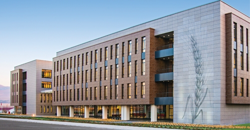 İçinden Peyzaj Geçen Bina