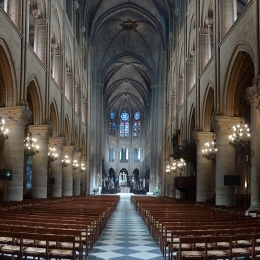 Notre-Dame Katedrali Philips ile Hiç Olmadığı Kadar Işıltılı