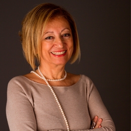 Mehpare Evrenol, İzmir’in Yatay Gelişmesi Gereken Bir Kent Olduğunun Altını Çiziyor