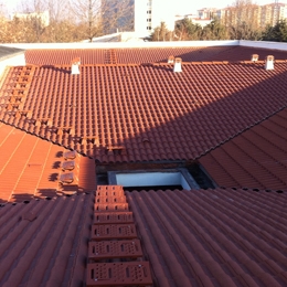 ​BRAAS, Güvenlik Basamağı Sistemiyle Çatıda Güvenli Yürüyüş Patikaları Oluşturuyor