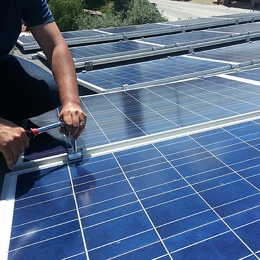 ​Yüzünü Güneşe Dönen Baymak, Fotovoltaik Sistemlerle Kendi Elektriğinizi Üretmenize Yardımcı Oluyor
