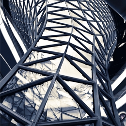 ​Cam Sonsuz Dönüşümün Şeffaf Yüzü