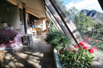 ​Vulca Earthship​: Bu Bina Her Şeyi Kendisi Yapıyor​