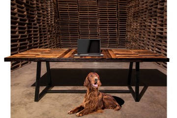 40 Yıllık Ahşap Paletler El Yapımı Mobilyalara Dönüştü