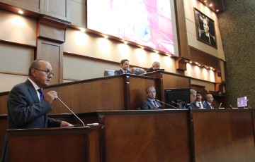 ​Aykurt Nuhoğlu: Kamu Arazilerini Satarsak Bizi Kim Affedecek?