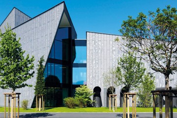 ​Jansen Kampüs: Geometrik Dizaynıyla, Sade Ama Heybetli Bir Yapı