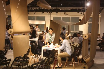 Kağıtlarla Dizayn Edilmiş,  Dinamik Happier Cafe