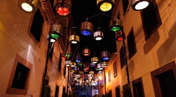 Portekiz Sokakları Eski Çamaşır Makineleriyle Renklendi