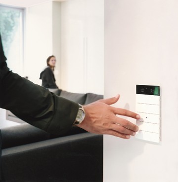 Hager Berker B.IQ Teknolojisi ile Mekanlarda Güçlü Duruş Sergiliyor