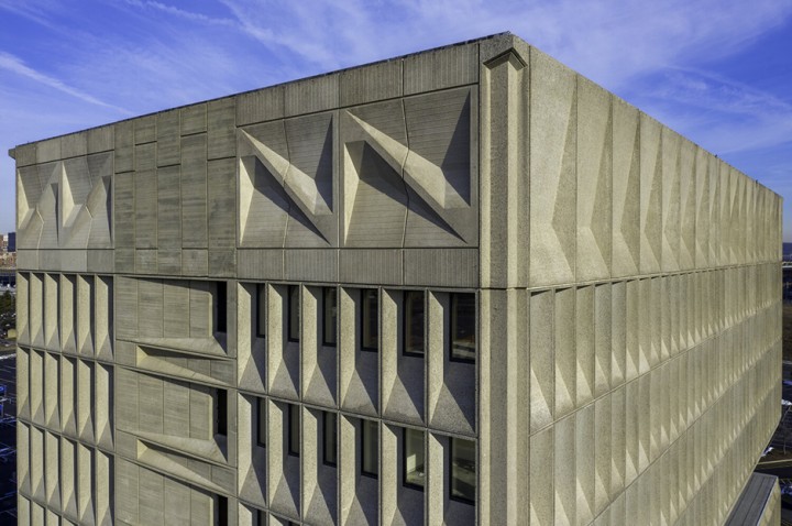 Heykelsi Brütalist Yapı Çevre Dostu Butik Otele Dönüştürülüyor