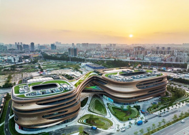 Zaha Hadid'in Yüksek Teknolojili Tasarımı Infinitus Plaza Tamamlandı