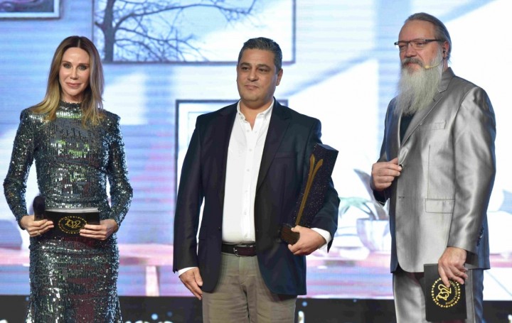 IQ Camoda, Yılın Lider Cam Balkon Sistemleri Markası Seçildi