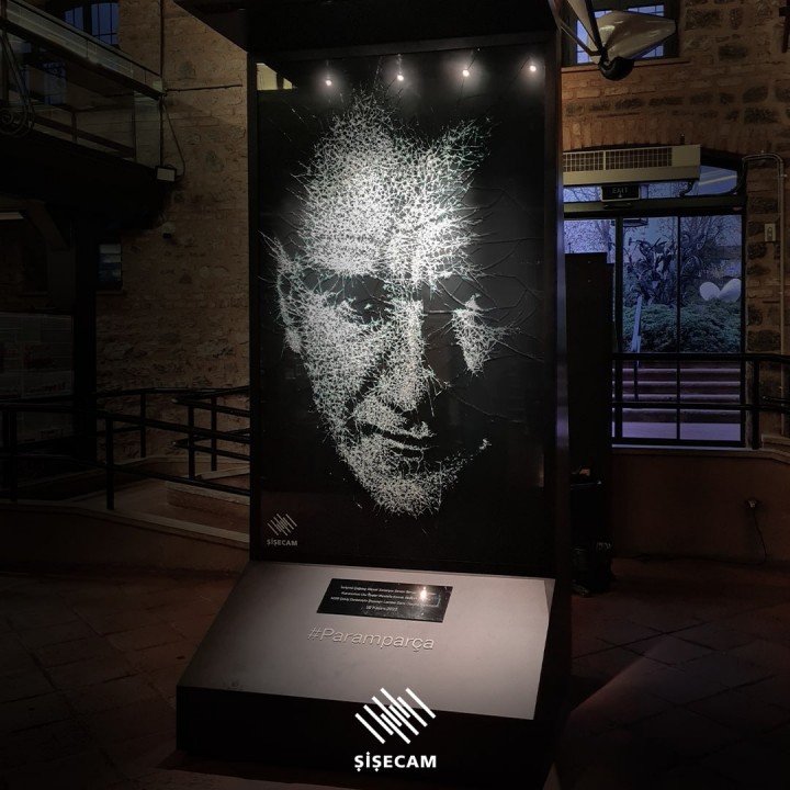 Şişecam 10 Kasım Filmi’ndeki Cam Atatürk Portresi Rahmi M. Koç Müzesi’nde Sergileniyor