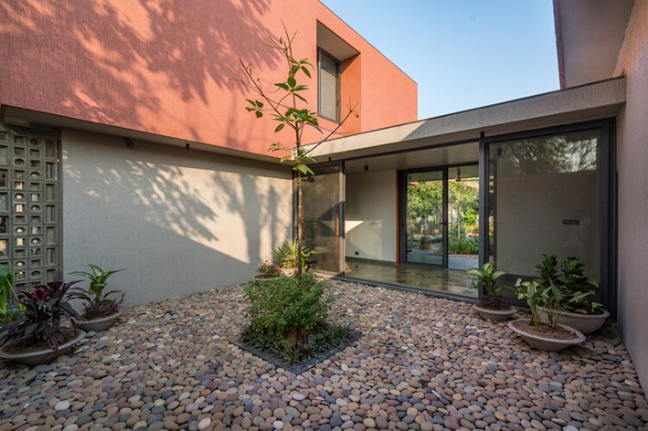 Courtyard House Example