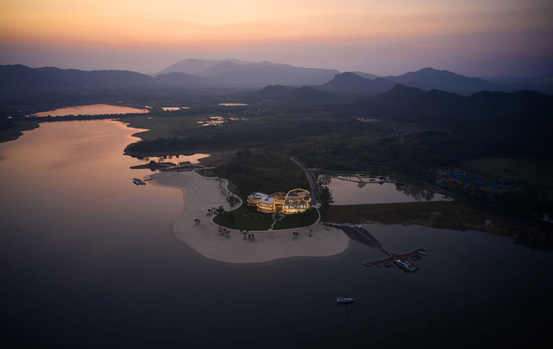 White Crane Lake Visitor Center