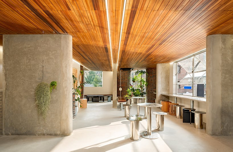 Tuğla, Beton ve Paslanmaz Çeliğin Kullanıldığı Yapı