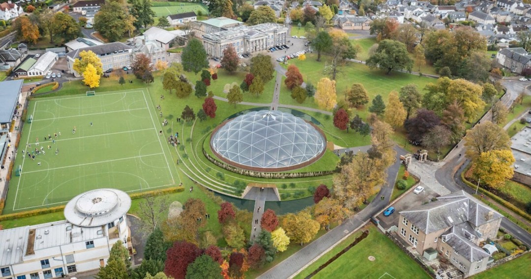 İskoçya'nın İlk Yaşayan Binası