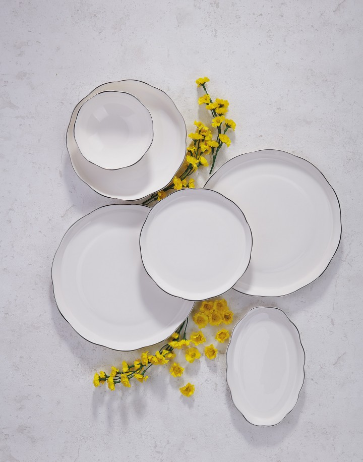 Manolya Çiçeğinin ve Beyaz Rengin Zarafeti Yaz Sofralarına Ferahlık Getiriyor