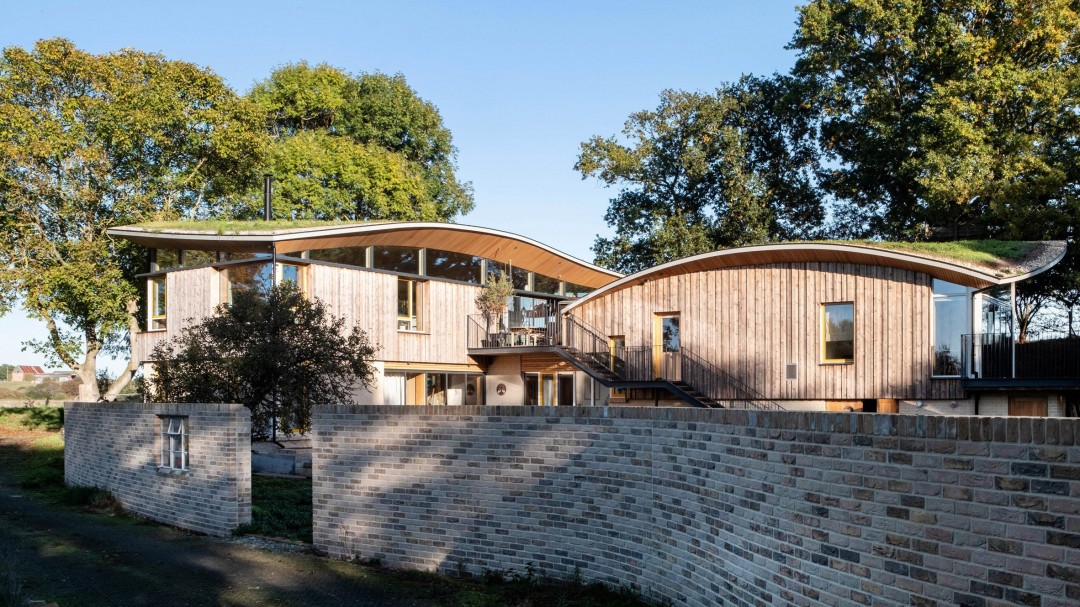 Passivhaus Standartları ve Yeşil Çatılı İnşa Edilmiş Bir Konut