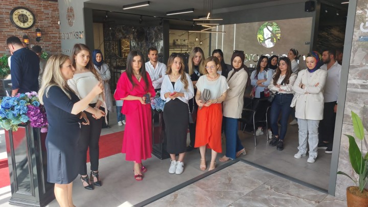 İyi Tasarımı Dünya ile Buluşturan Seramik Markası Üretiyor, Mimarlar Dönüştürüyor