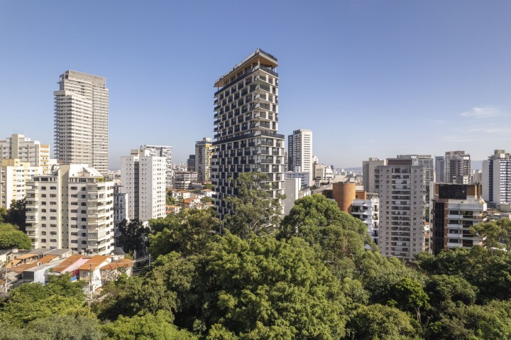 Sürdürülebilir Tasarlanmış Tropikal Metropol Kulesi