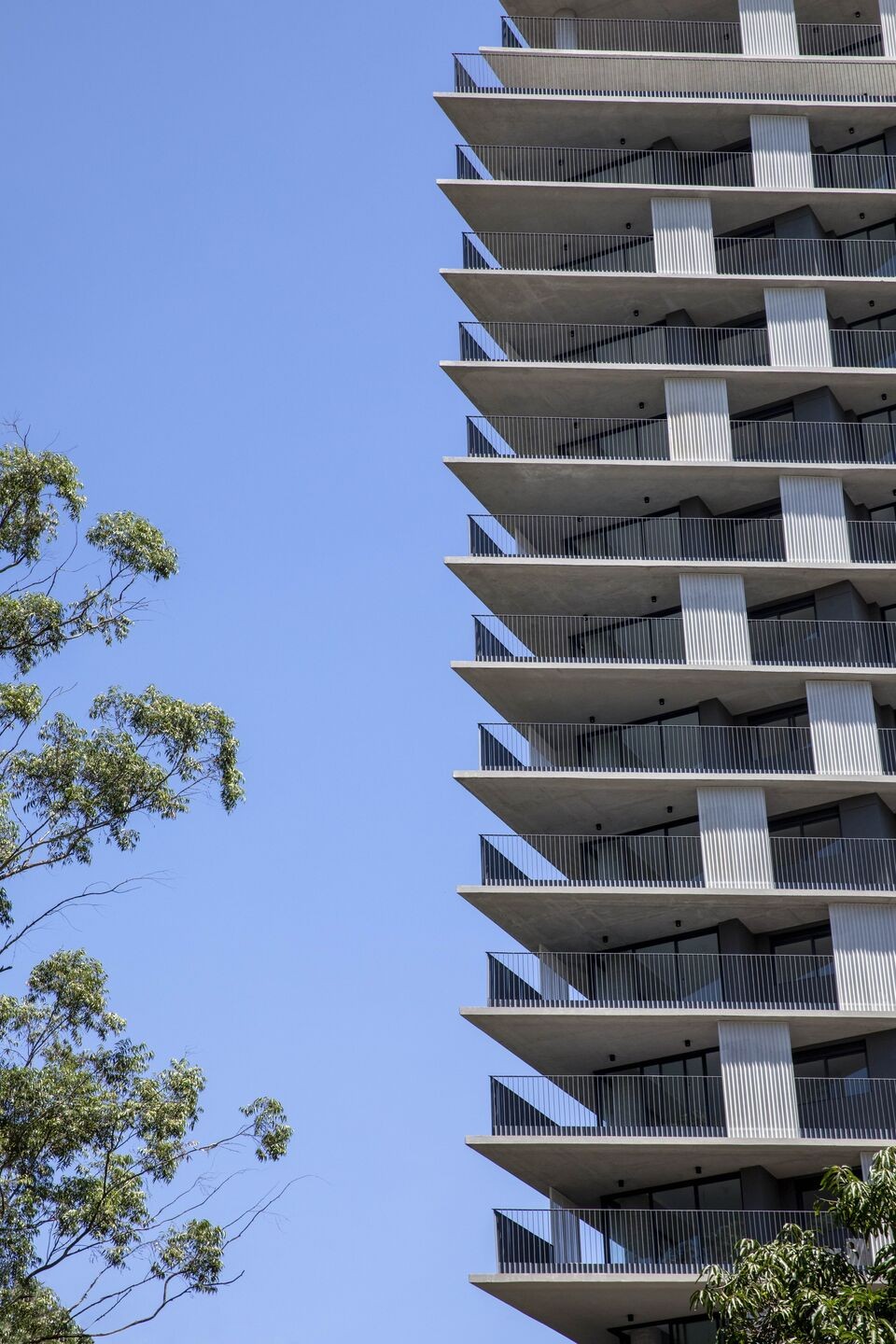 Sürdürülebilir Tasarlanmış Tropikal Metropol Kulesi Sürdürülebilir Tasarlanmış Tropikal Metropol Kulesi