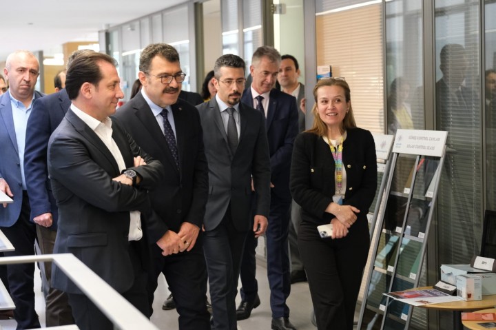 TÜBİTAK Başkanı Prof. Dr. Hasan Mandal   Şişecam Bilim, Teknoloji ve Tasarım Merkezi'ni Ziyaret Etti