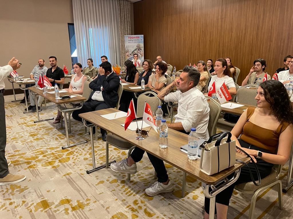 Toshiba Haori ve Shorai Edge Black&White klima semineri