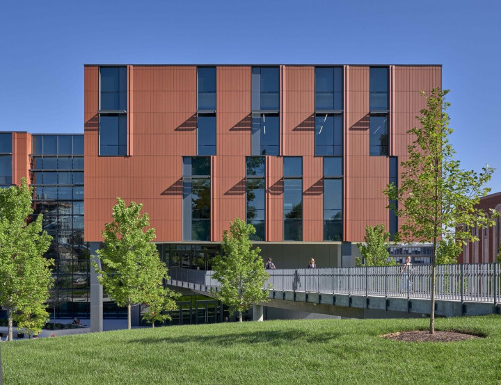 Cincinnati Üniversitesi'ndeki Hassas Tasarımlı Bina