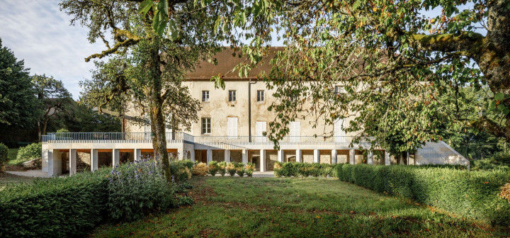 Manastırının Restorasyonundaki Etkileyici Açık Taş Galeri