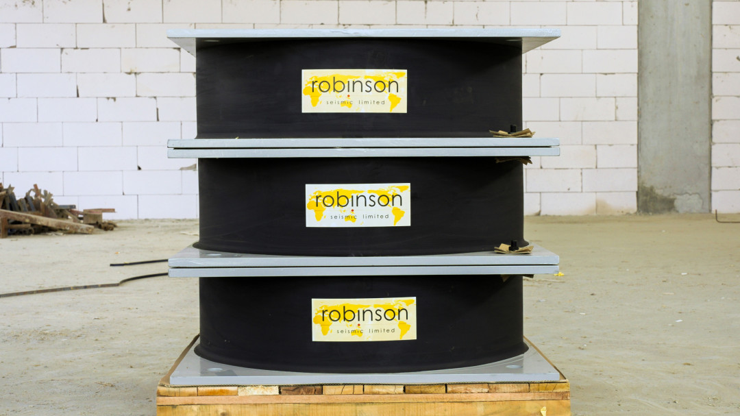 V Yeşilada Deprem İzolatörü V Yeşilada Deprem İzolatörü