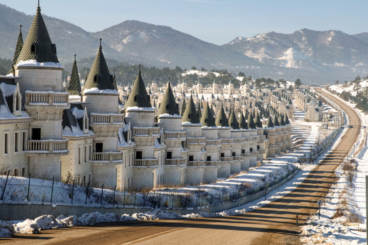 Türkiye'deki Hayalet Kasabasının Ardındaki Hikaye