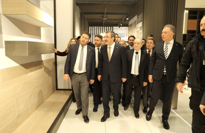 Yurtbay Seramik UNICERA Fuarı'nda Önemli İsimleri Ağırlıyor