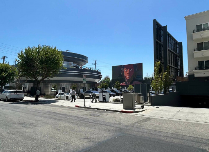 Hollywood’un Yeni Fütüristiği; Tesla Diner