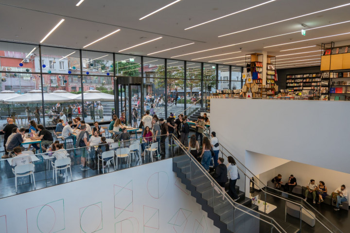 Arter'de Cumartesiler Uzun...