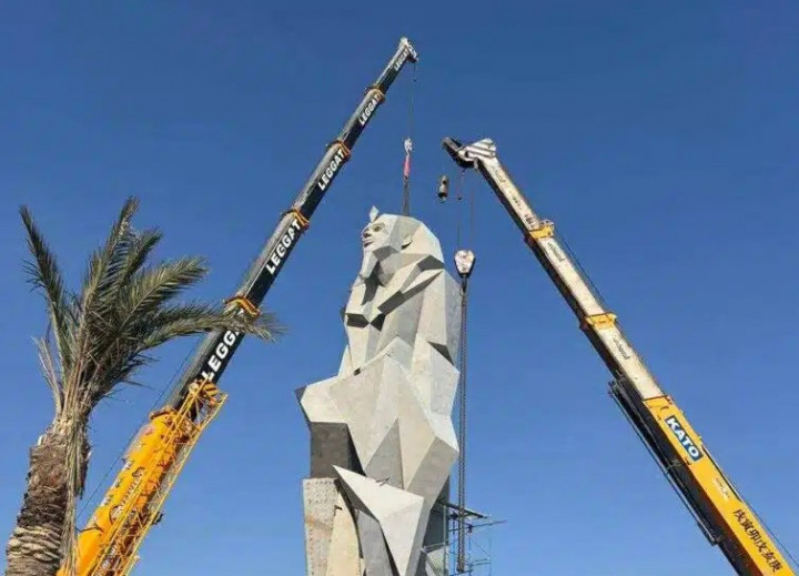 Kahire’de Yeni Mimari Odak: 27 Metrelik Firavun Heykeli