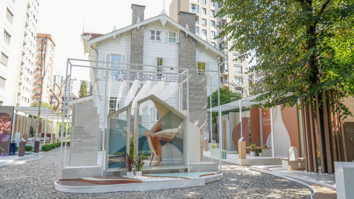 Tarihi Erenköy Köşkü'nde Glam & Calm Koleksiyonu