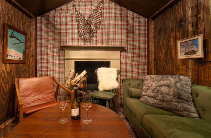 New York’ta Çatı Terasında İsviçre Dağ Evleri Deneyimi