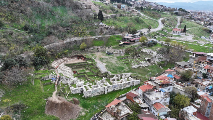 Smyrna Antik Kenti'nde Çalışmalar Hızla Sürüyor