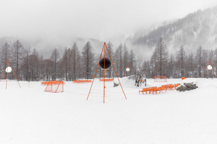 Modüler Saha Sistemiyle Taşınabilir Stadyum Fikri