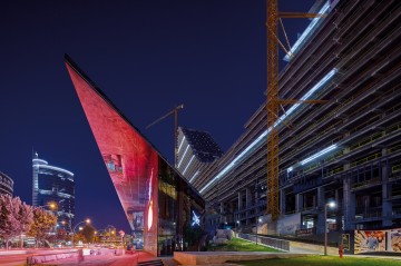 Farklı ve Göz Alıcı Mimarisiyle: YDA CENTER