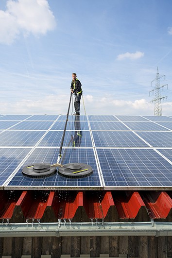 ​Güneş Panellerinde Verimliliği Korumanın Sırrı: Kärcher iSolar