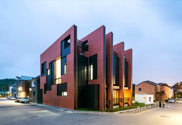 Boşluklarda Gezinmek: Wall House