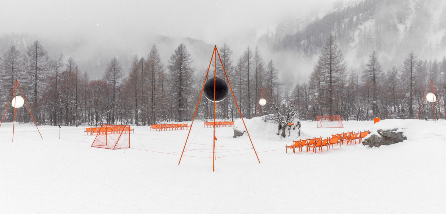 Modüler Saha Sistemiyle Taşınabilir Stadyum Fikri